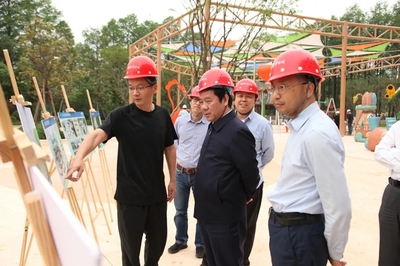張世華調研武漢瑪雅海灘水公園三期建設情況